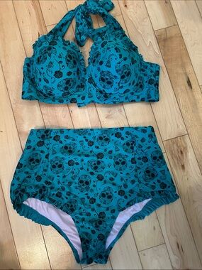Retro Teal High-Waist Bikini Set with Black Skull Print